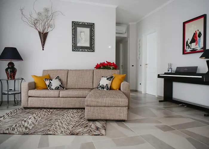 Ritzy Kadoro Lakeview