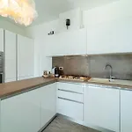 Ritzy Kadoro Lakeview * 네소