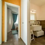 Ritzy Kadoro Lakeview *