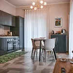 Ritzy Kadoro Lakeview *
