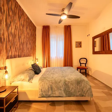 Ritzy Kadoro Lakeview *