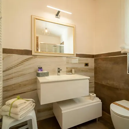 Ritzy Kadoro Lakeview 네소
