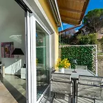 Ritzy Kadoro Lakeview נסו