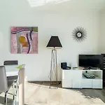דירה Ritzy Kadoro Lakeview