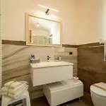 Ritzy Kadoro Lakeview נסו