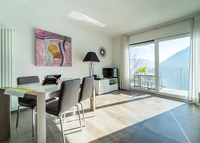 Ritzy Kadoro Lakeview *