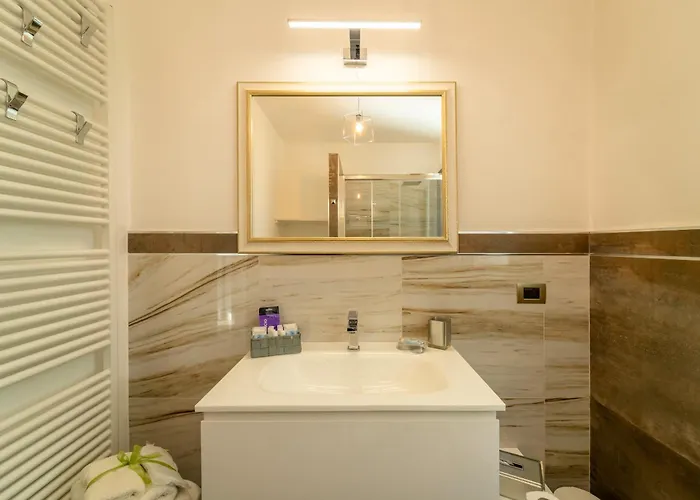 Ritzy Kadoro Lakeview Apartment Nesso